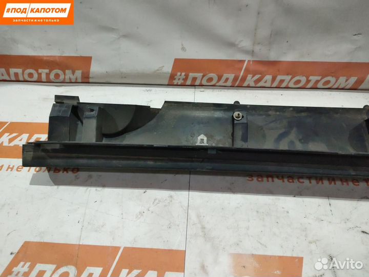 Накладка на порог левая Volvo XC60 2010