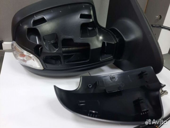Зеркало правое Logan 2018 электро с повторителем