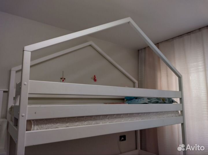 Детская двухярусная кровать домик (дерево)