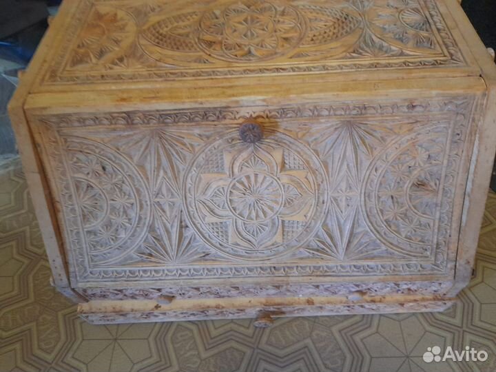 Хлебница деревянная резная