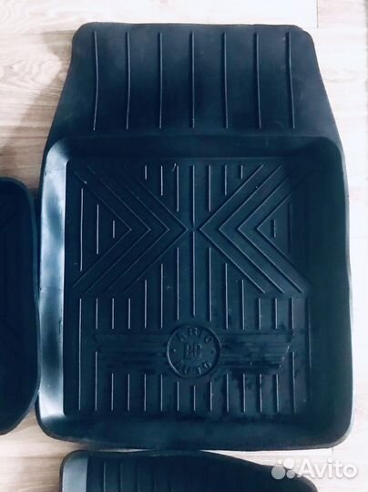 Автомобильные коврики резиновые (ваз 2105)