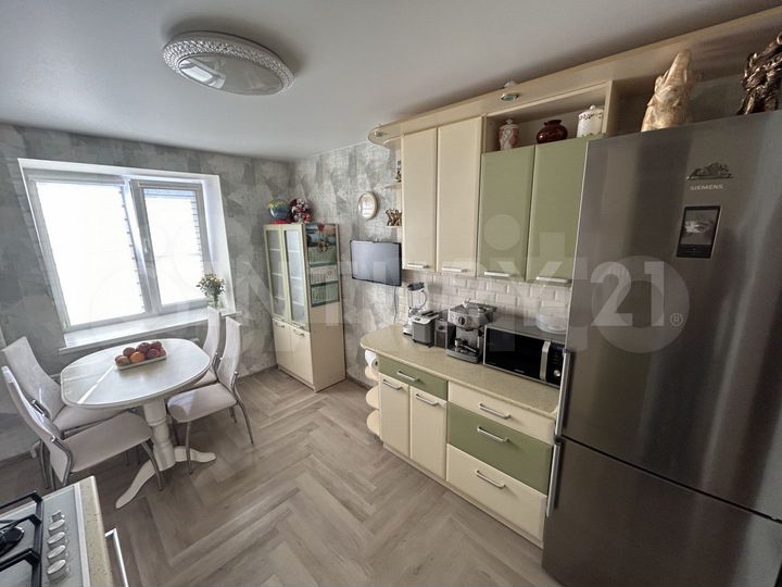 4-к. квартира, 90 м², 6/9 эт.