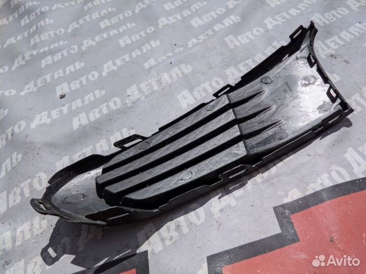 Заглушка переднего бампера Volkswagen Polo 2011