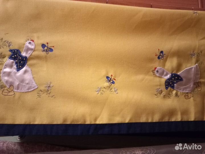 Скатерть-салфетка желтая с гусями 78х78 см