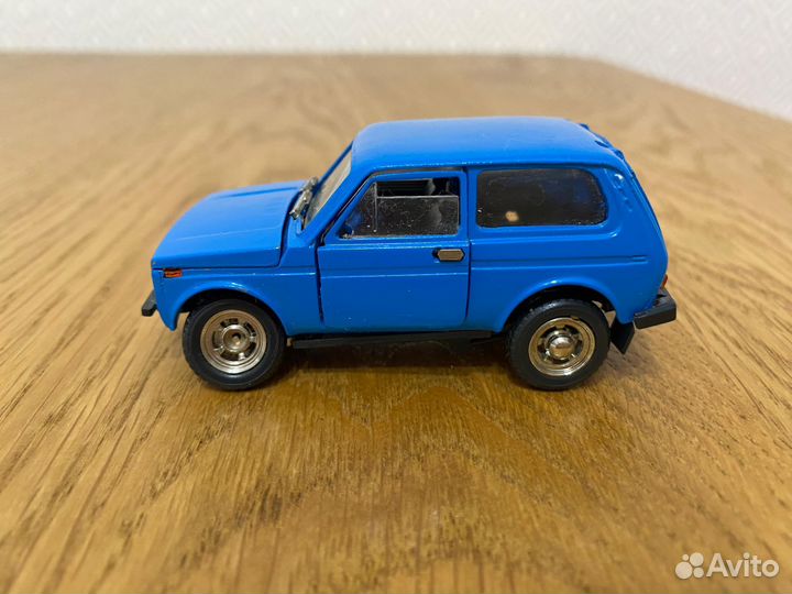 Модель автомобиля Ваз 2121 Нива с прицепом Скиф