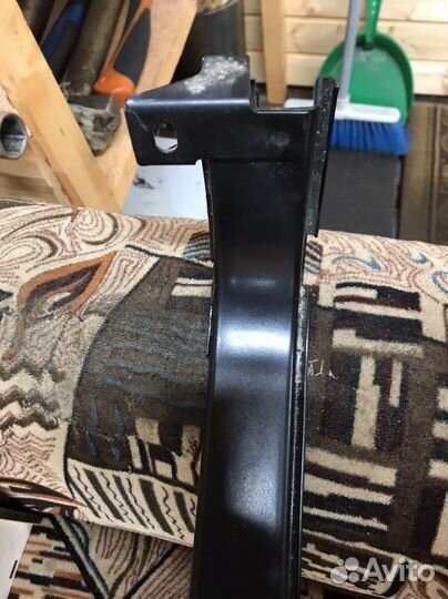 Направляющая сдвижной двери Ford Transit