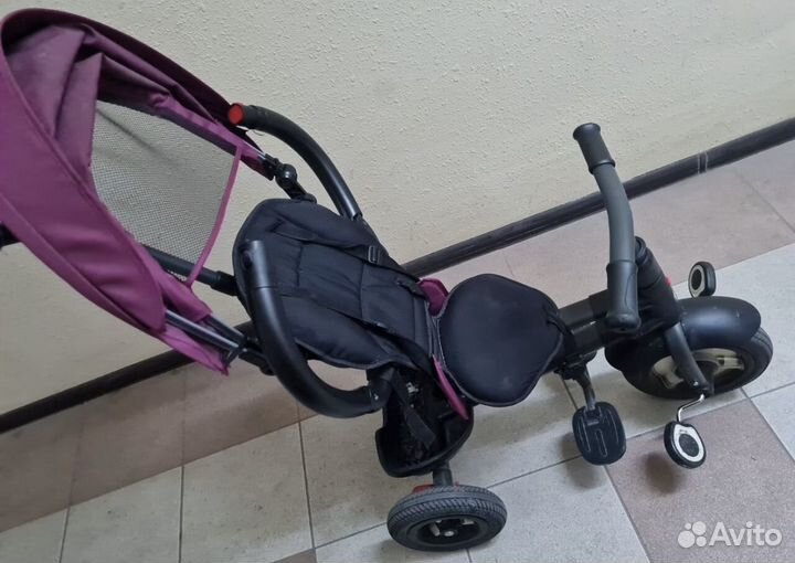 Велосипед трехколесный с ручкой Q play