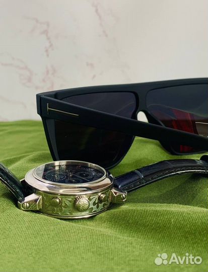 Солнцезащитные очки Tom Ford глянцевые