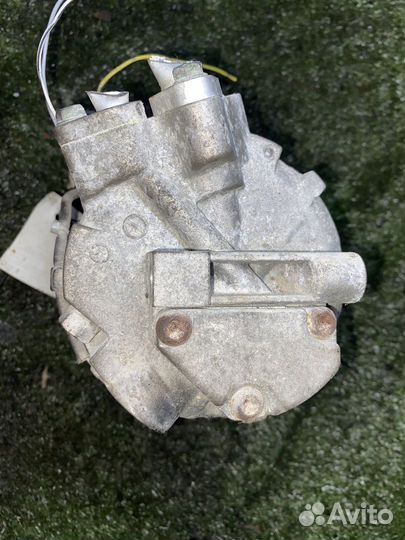 Компрессор кондиционера MR20DE Nissan Serena NC25