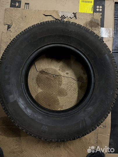 Kumho I'Zen Stud Snow KW11 235/70 R16