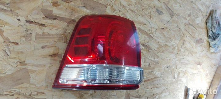 Фонарь задний левый Toyota Land Cruiser 200