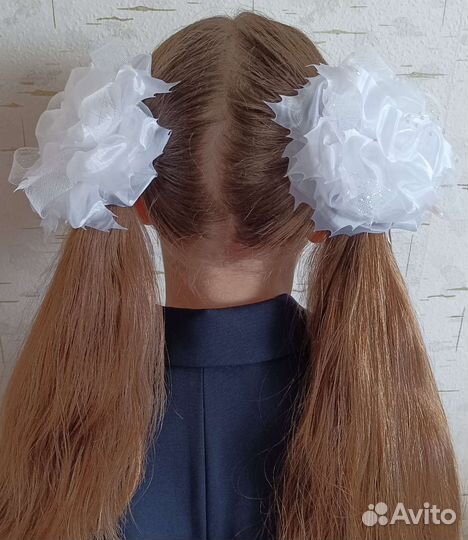 Бант белый на резинке