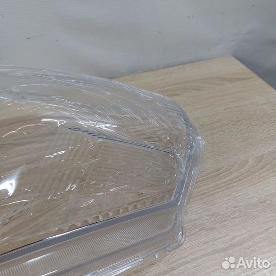 Стекла фар Nissan Tiida