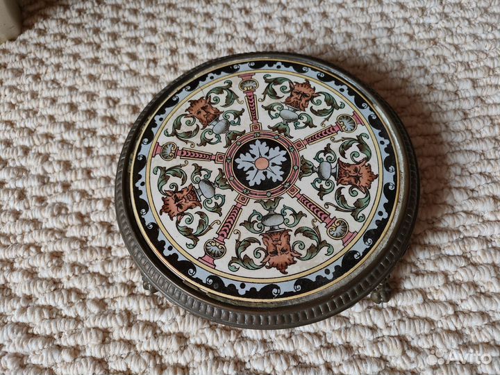 Антикварная подставка под горячее