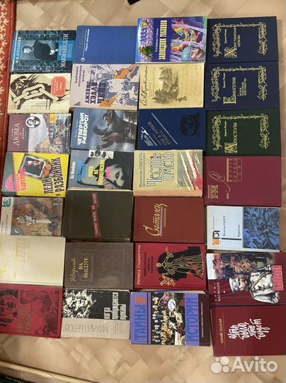 Книги, различные. Фантастика, детективы, евангелия