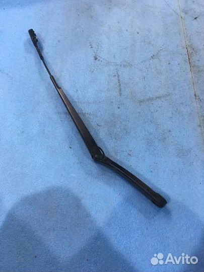 Поводок держатель дворника дворников passat b7