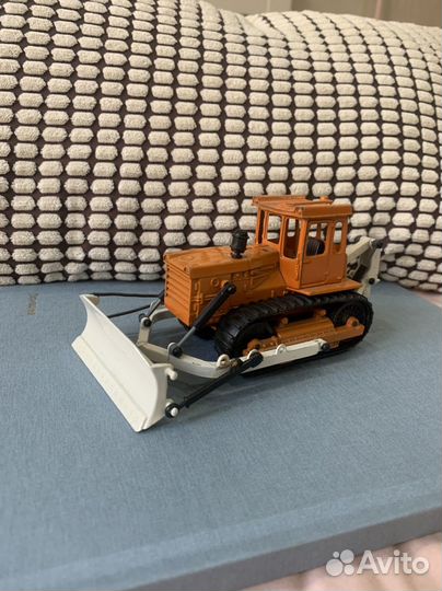 Трактор Т-2 1:43