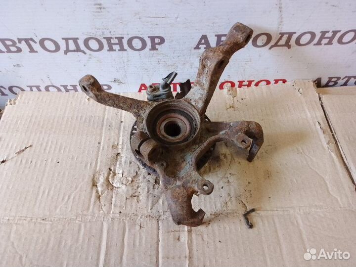 Поворотный кулак передний правый Volkswagen Golf 3