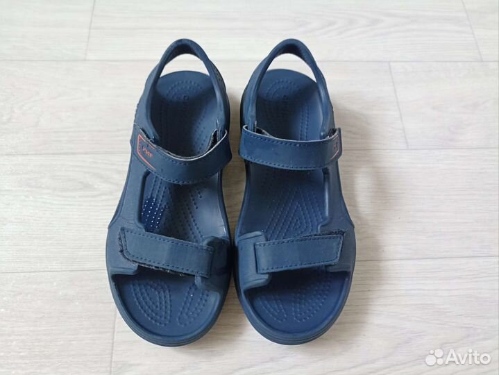 Сандалии crocs j2
