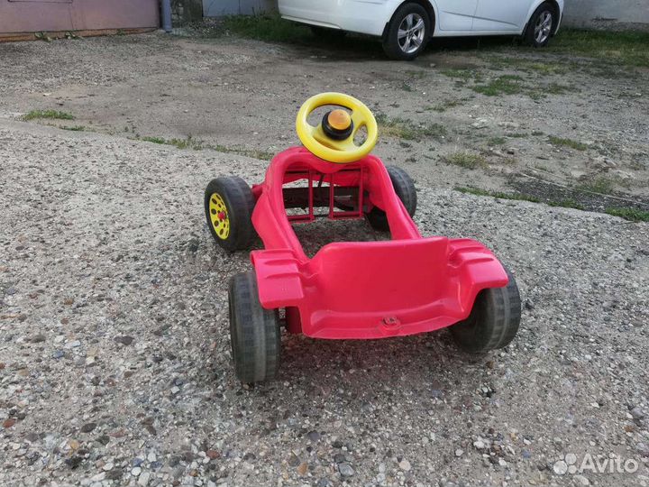 Машинка педальная детская