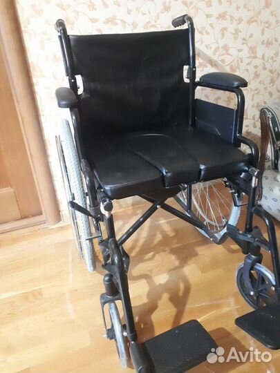 Коляска с санитарным оснащением armed