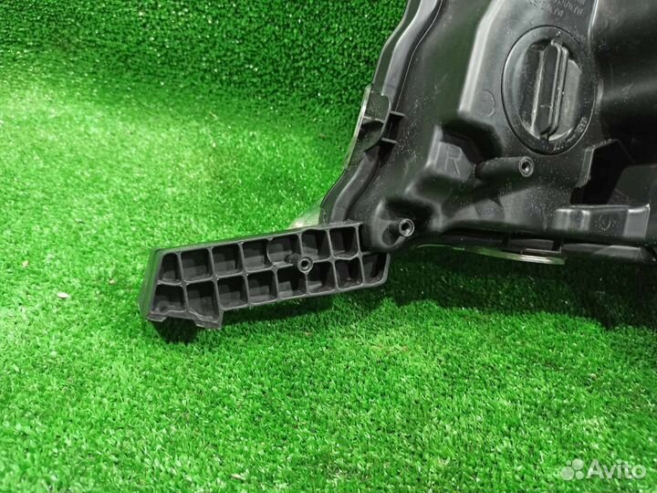 Фара Land Cruiser 200 (15) R б/у все крепления цел