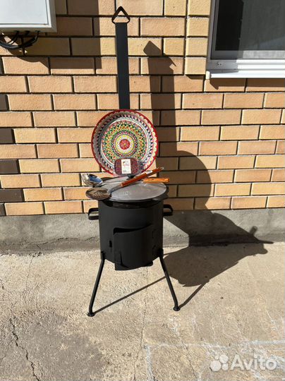 Казан чугунный и печь с дымоходом