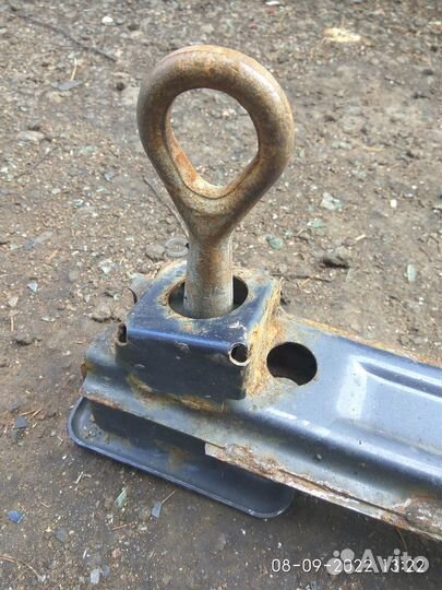 Крюк буксировочный на Мицубиси Ланцер 10 2009 год