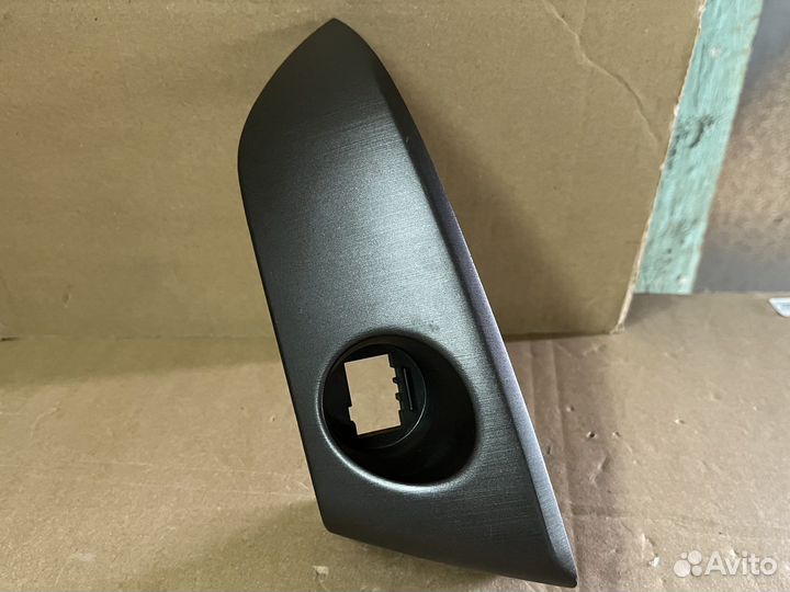 Накладка левая магнитолы Toyota rav4 30 Рестайл
