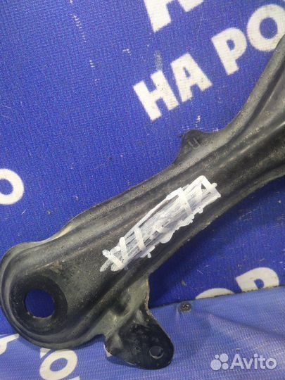 Правый кронштейн переднего подрамника Toyota Verso