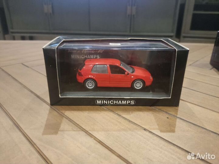 Volkswagen golf 4 1/43 minichamps