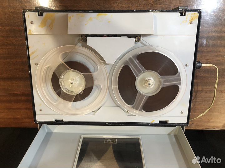 Катушечный магнитофон 