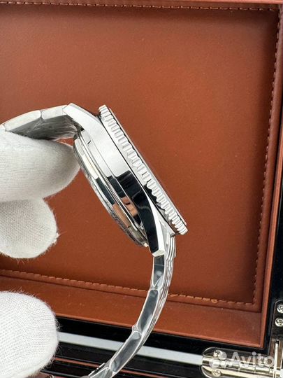 Часы Breitling Navitimer Green Dial