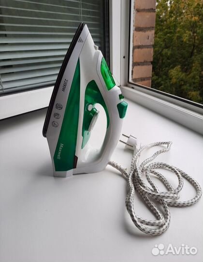 Утюг Maxwell с отпаривателем мощностью 2200W