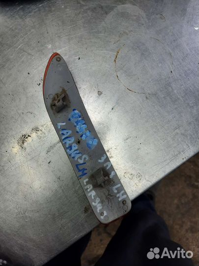 LADA largus задний левый отражатель