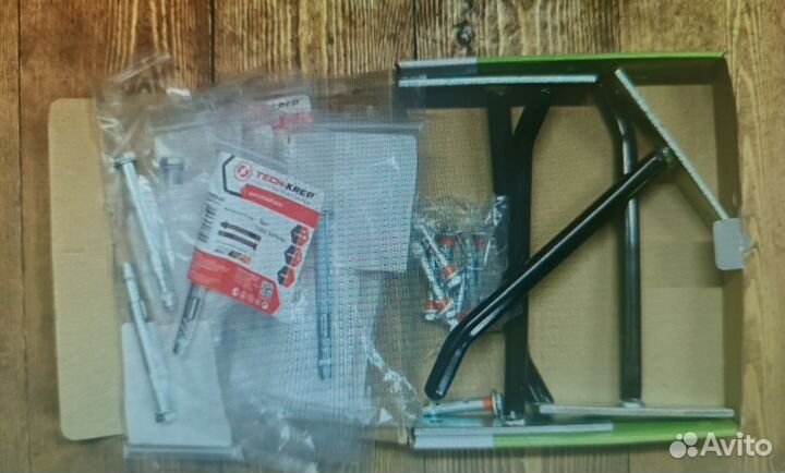 Стойки для хранения колёс с креплением на стену