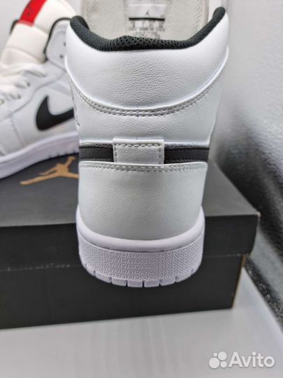 Кроссовки nike air jordan 1 mid