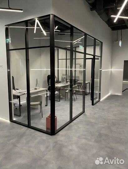 Цельностеклянные офисные перегородки