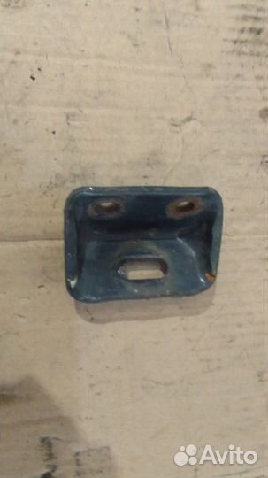 Крепежный угольник Man Tgm