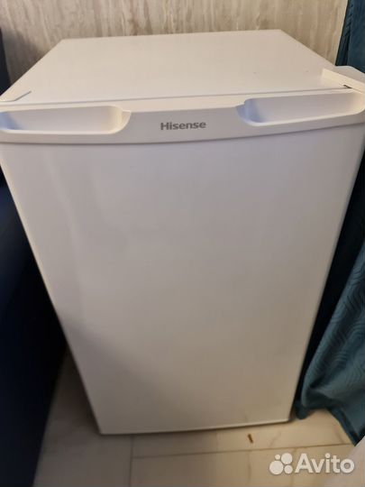 Холодильник Hisense RR130D4BW1