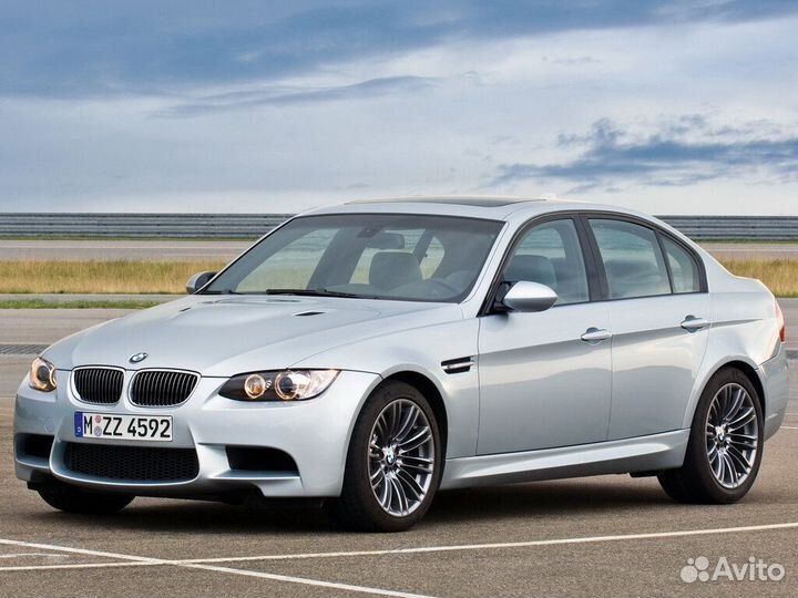 Бампер в стиле M3 рестайлинг E90