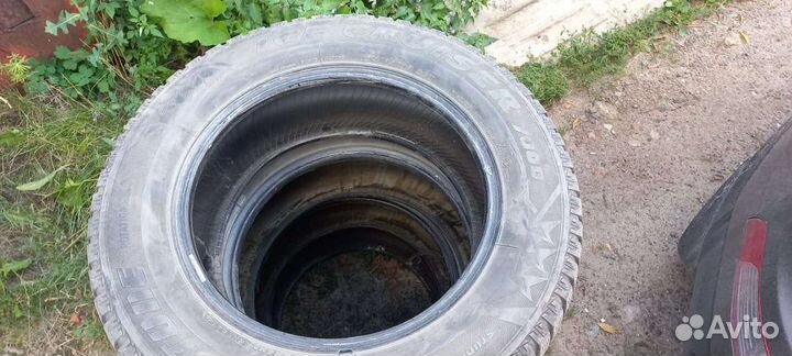 Bridgestone Ice Cruiser 7000 215/65 R16