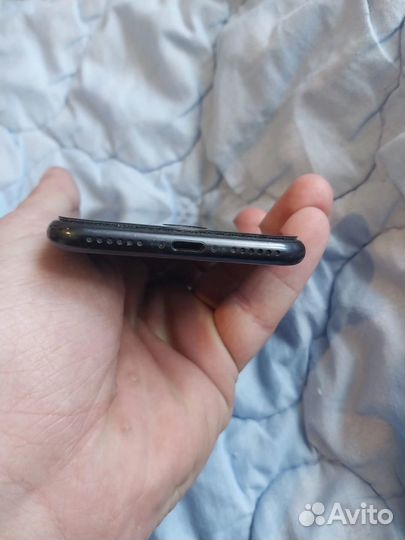 Телефон iPhone se 2020