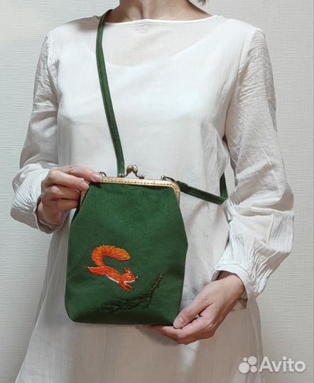 Сумочка на фермуаре с вышивкой 