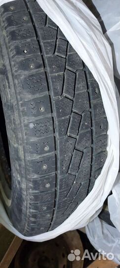 Kumho I'Zen Stud Snow KW11 205/75 R15