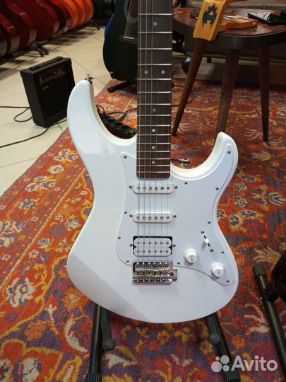 Электрогитара Yamaha Pacifica 012