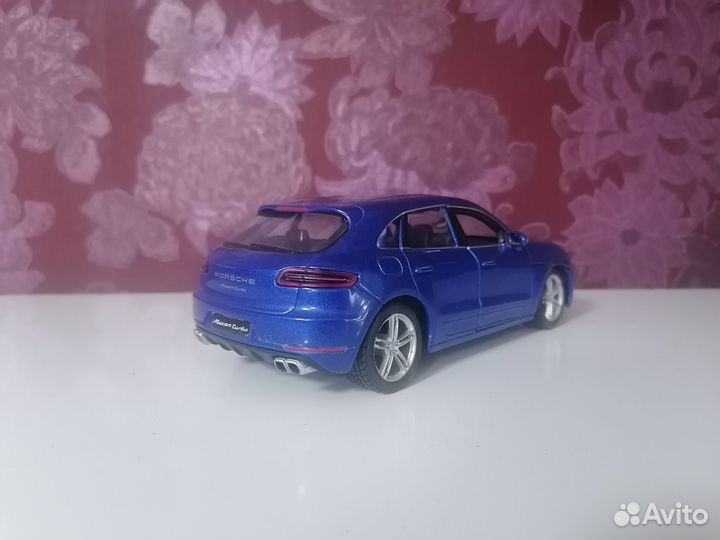 Porsche Macan Bburago 1:24