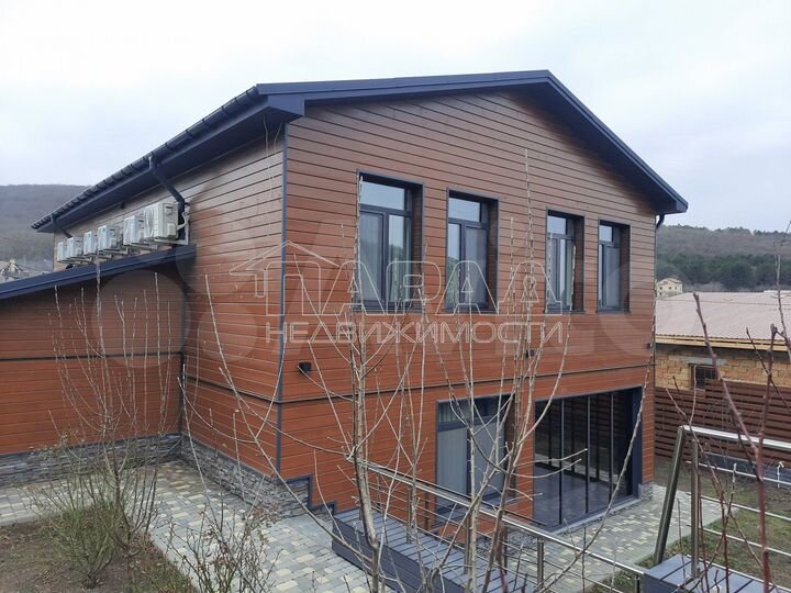 Коттедж 205,9 м² на участке 6 сот.