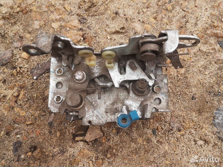 Замок задний правый Nexia