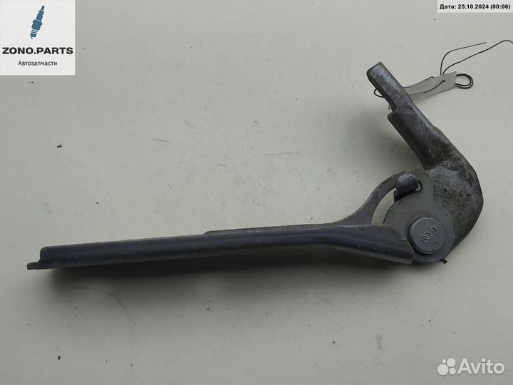 Петля капота левая 8P0823301 на Audi A3 8P (2003-2012)